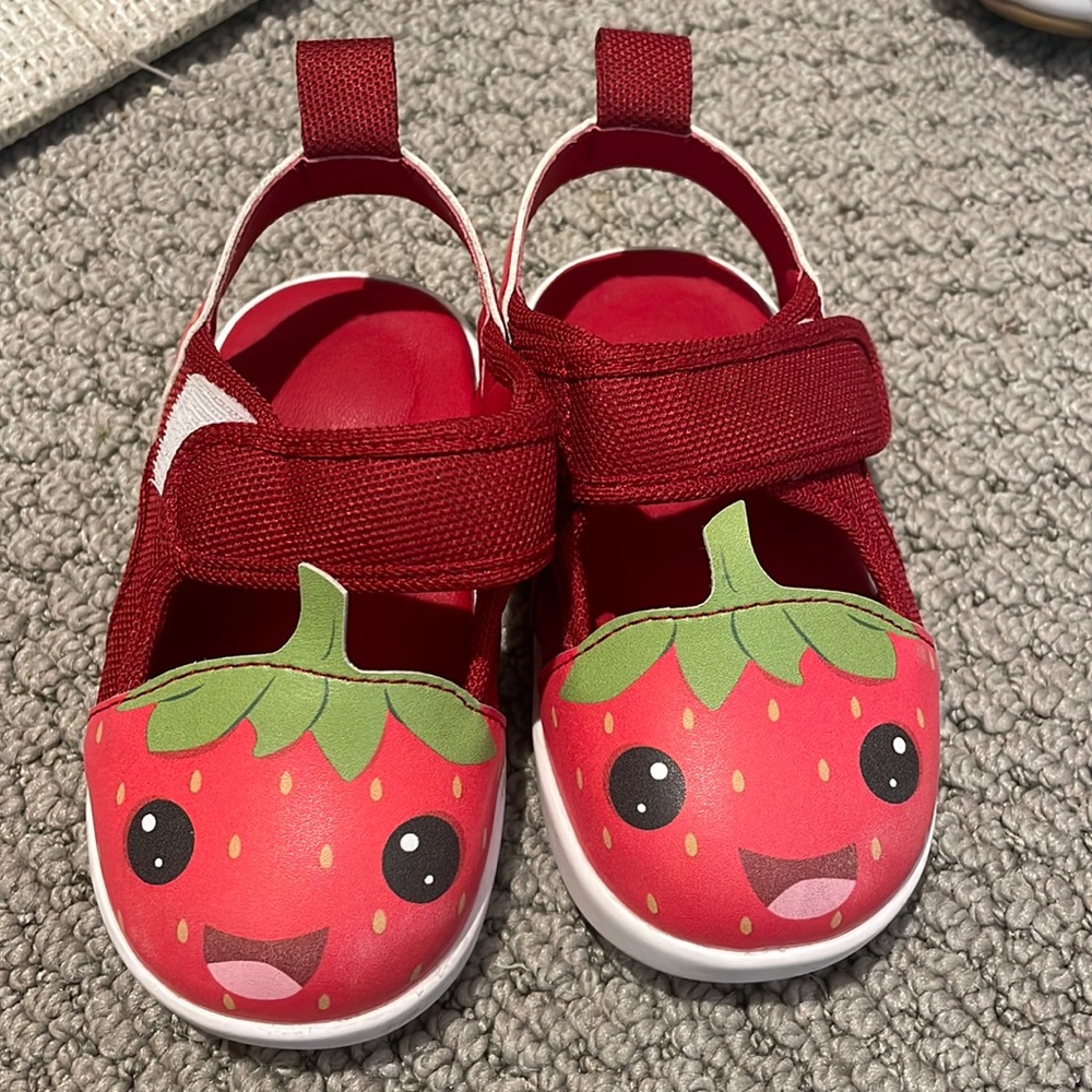 Size 7 toddler shoes!